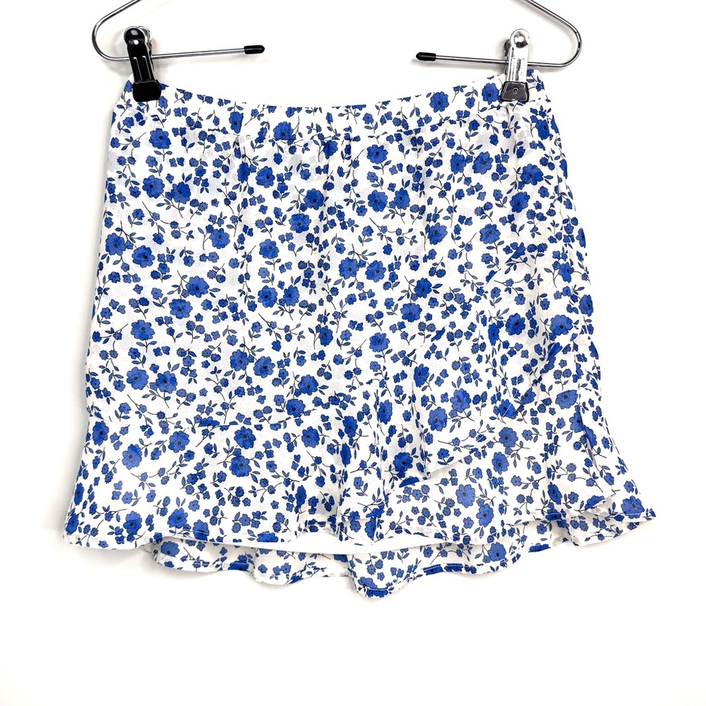 Le Lis Blue Floral Mini Skirt Women’s Size Small 
Lined